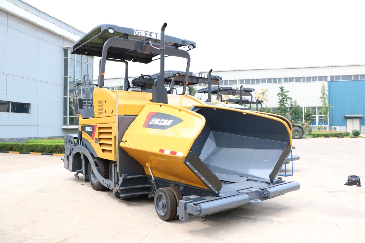 XCMG Official 6m asphalt RP603L full hydraulic road paver small paver machine for sale